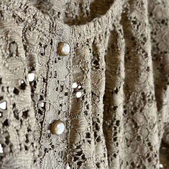 French Laundry Floral Lace Tie Front Button Front Short Sleeve Top Taupe Size 1X - Picture 5 of 9